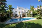 3 bed Villa for sale in Estepona