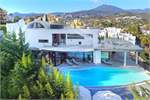 7 bed Villa for sale in Nueva Andalucia