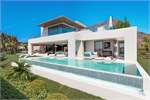 4 bed Villa for sale in Estepona