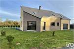 4 bed Villa for sale in Manche